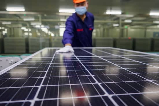 Analyse Mister-Elec : Pourquoi le prix des panneaux solaires asiatiques s’effondre